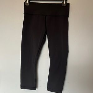 Lululemon Leggings 25” - black - size 4.
